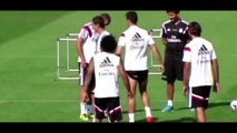 Cristiano Ronaldo shows middle finger to Angel Di Maria / Vine 6
