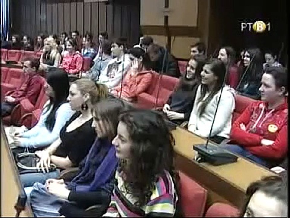 Maturanti "Jovine" gimnazije posetili Skupštinu grada