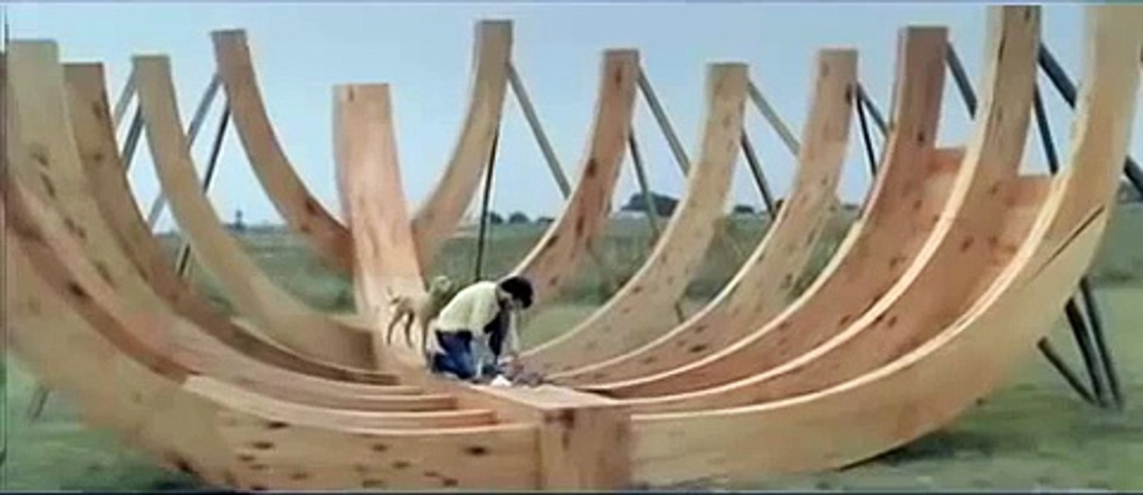 comercial  AXE 2012 El Ultimo AXE FIN DEL MUNDO :P