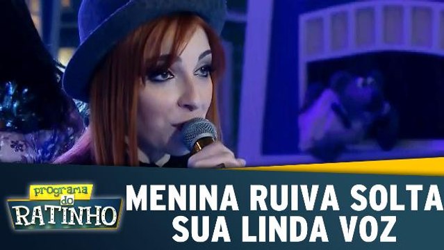 Garota ruiva conquista jurados com sua linda voz