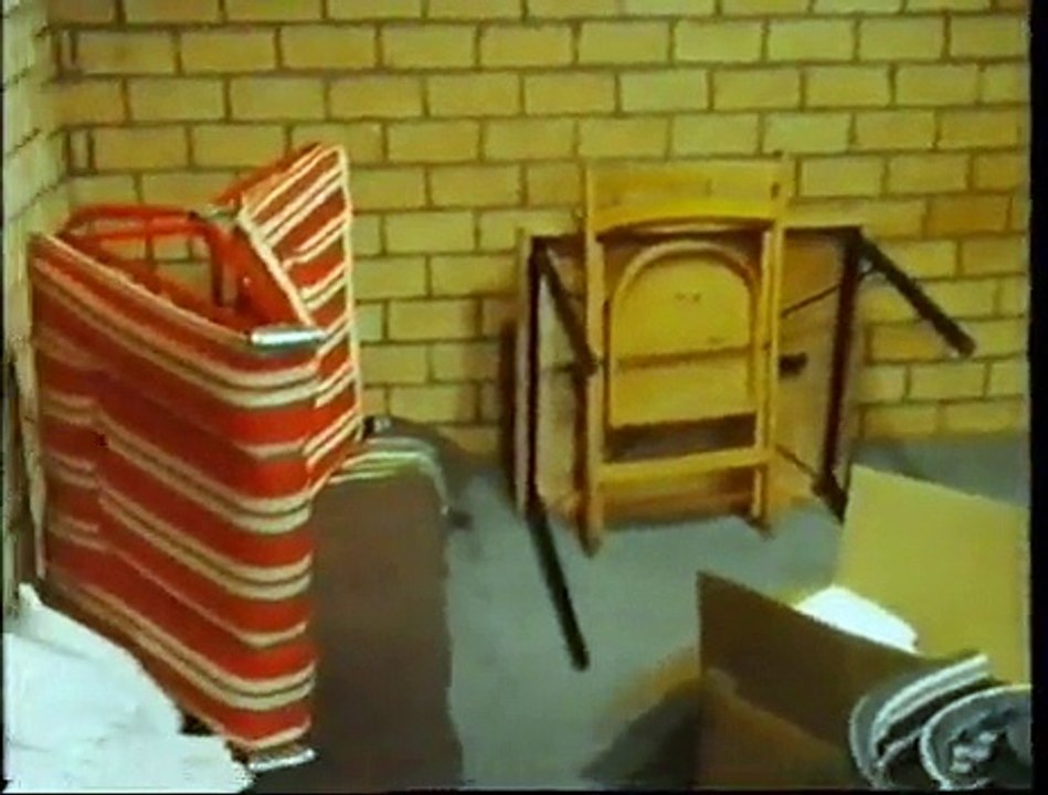 Van Kooten en de Bie - 2 gevangenen in 1 cel deel 1.flv