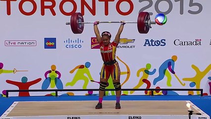 Video herunterladen: Atleta equatoriana sofre convulsão após prova de levantamento de peso no Pan de Toronto