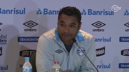 Roger culpa falta de pontaria pela derrota do Grêmio
