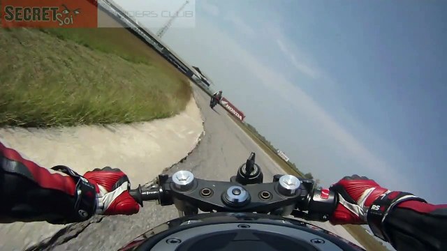 Kawasaki ER6n chasing Suzuki GSX- R 1000 at Thailand Circuit Jan 8th, 2011