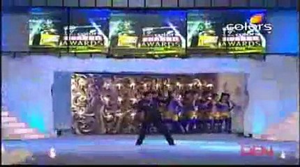 Shah Rukh Khan & Mika Singh Funny Performance on Color Award | www.MuzEnt.com