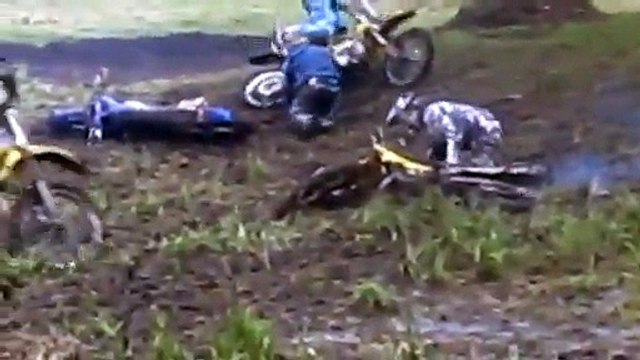 Dirt Bike Mud Fight 2012! Rm 250 vs Rm 144 vs Rm 125 vs Yz 125