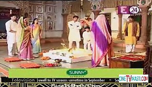 Diya Aur Baati Hum 15th July 2015 Sandhya Hui Nadarad CineTvMasti.Com