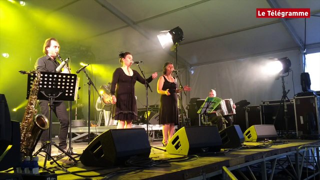 Brodeuses. Le duo Lagadic-Rivière chante Pont-l'Abbé