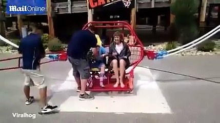 لحظة تحطم لعبة ملاهي قبل إقلاعها بثوان