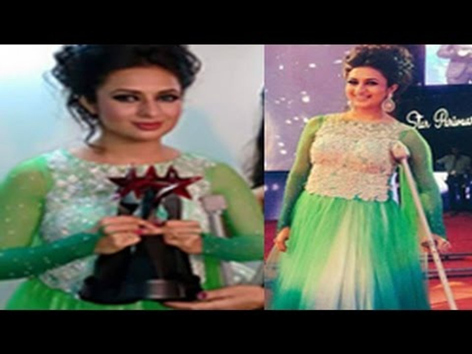Divyanka Tripathi WINS THREE AWARDS at Star Parivar Awards 2015 | Red Carpet