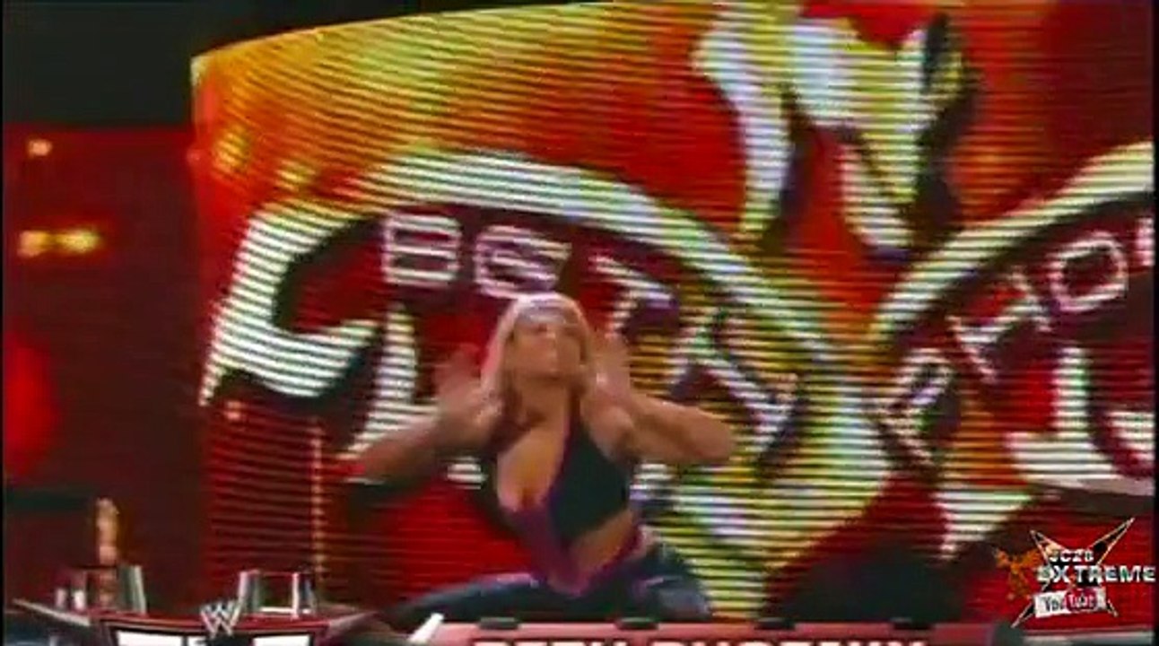 WWE TLC 2010: Natalya  y Beth Phoenix vs. Lay-Cool "TABLES MATCH"(EN ESPAÑOL)