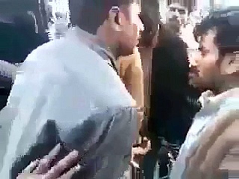 چوروں کی پٹائی چوک میں