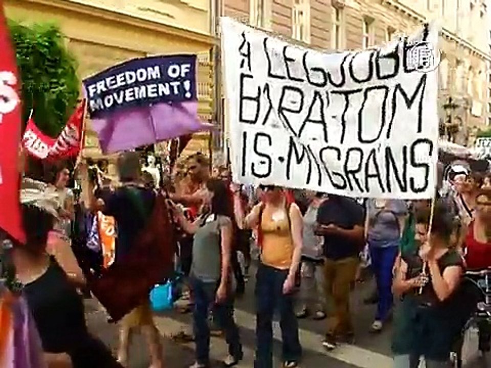 Венгры протестуют против ограждения на границе