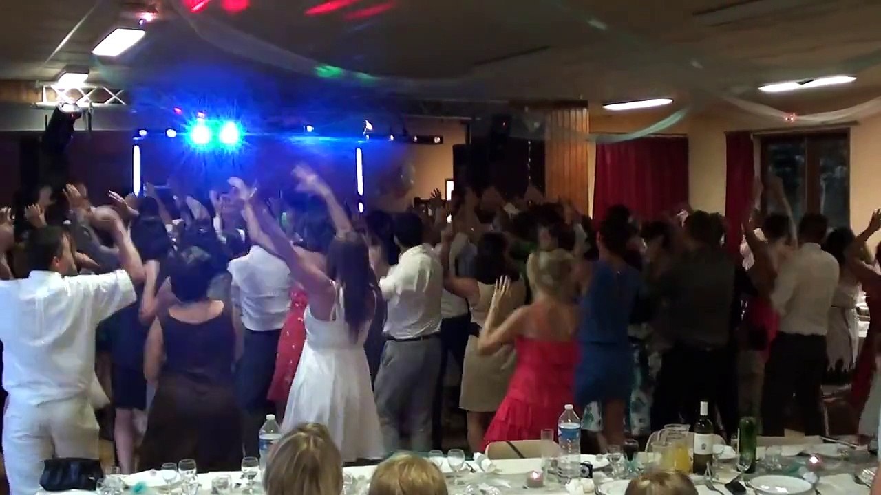 Flashmob mariage fred lulue choregraphie barry white ally mcbeal
