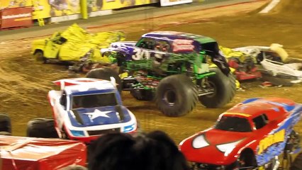Grave Digger Freestyle (Backflip) - Monster Jam Philadelphia 2012