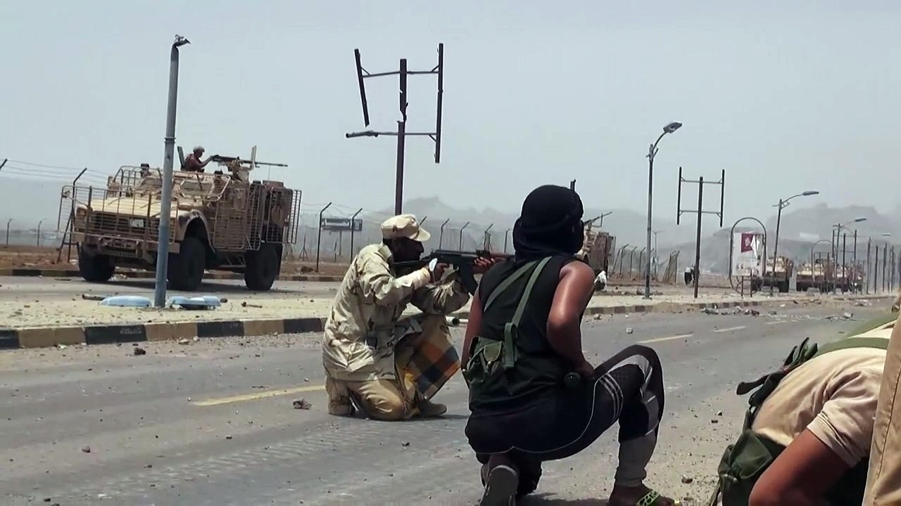 Forças do governo do Iêmen retomam aeroporto de Áden