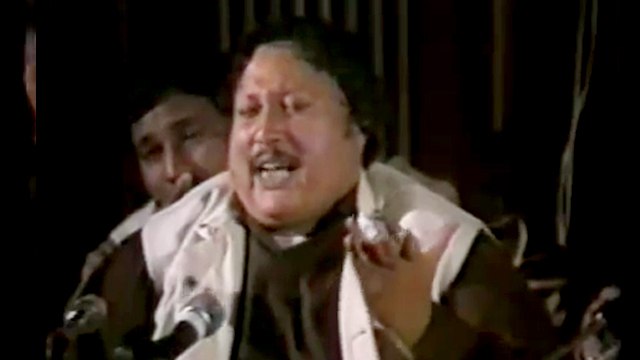 Tere Darwaze Peh Chilman Nahin Dekhi Jaati - Nusrat Fateh Ali Khan Qawwal