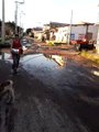 Moradores denunciam lamaçal em rua no Tancredo Neves