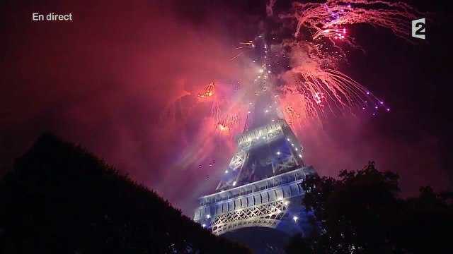 feu d'artifice 2015 Paris Eiffel tower HD