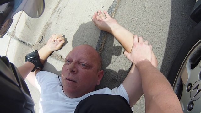 Road Rage against motorcyclist turns into physical agression