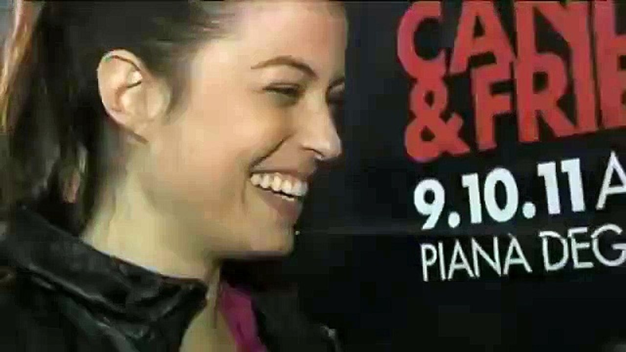 A Sara Tommasi piace il cannolo