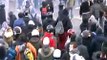 2010-12 -Roma- 14 dicembre scontri,resistenza a ingresso polizia e incendio camionetta.flv