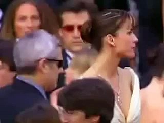 Софи Марсо показала красивую грудь, случааайно))