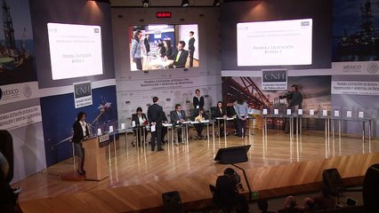 Few big foreign firms bid in Mexico's first oil auction