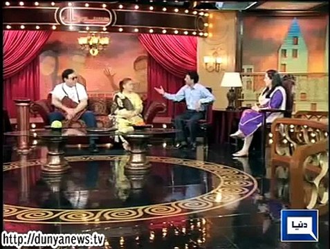 Azizi as Overseas Pakistani 'Airport Custom' Hasb e Haal