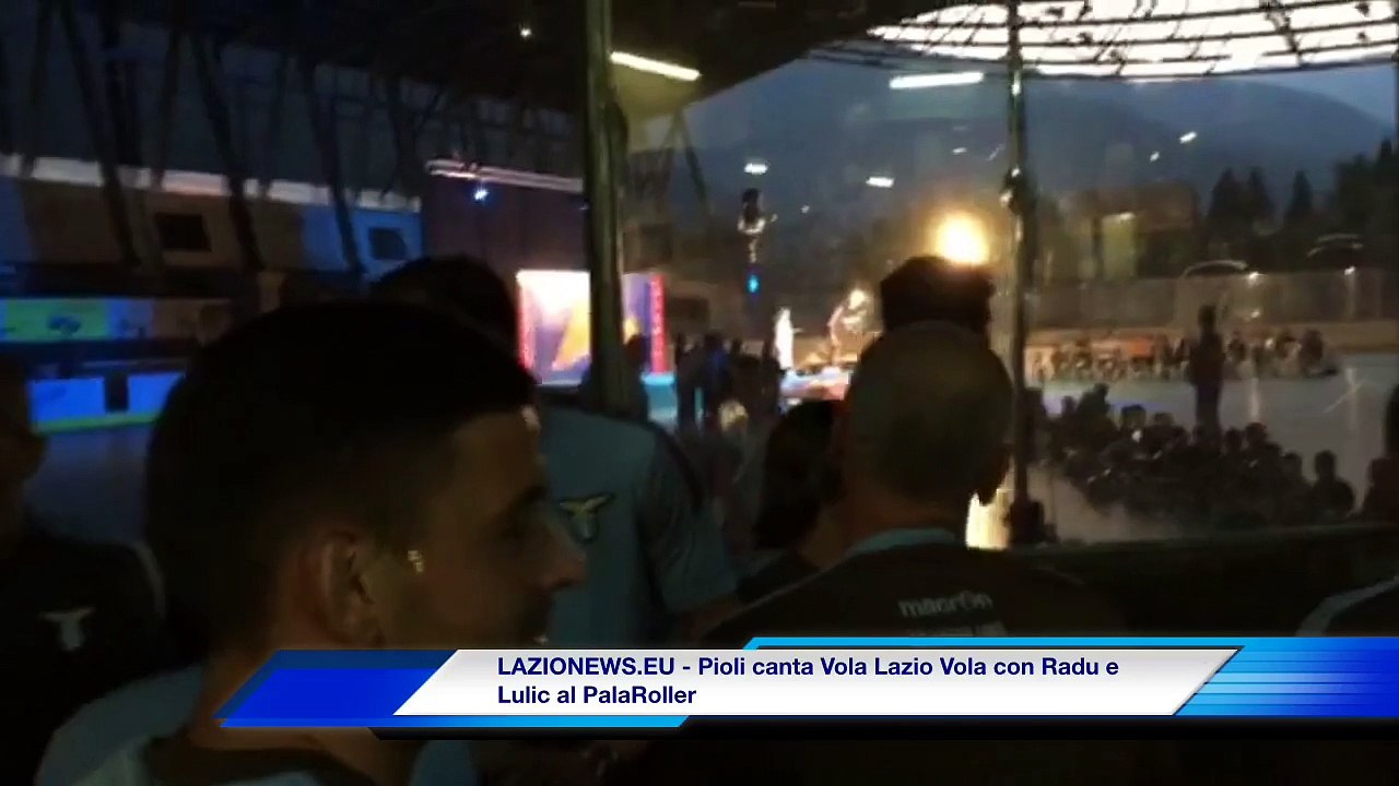 Presentazione Lazio 2015-16 - 15.7.15 - Pioli canta Vola Lazio Vola con Radu e Lulic