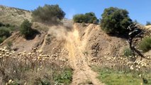 Range Rover Classic, mud, water. hill climb compilation