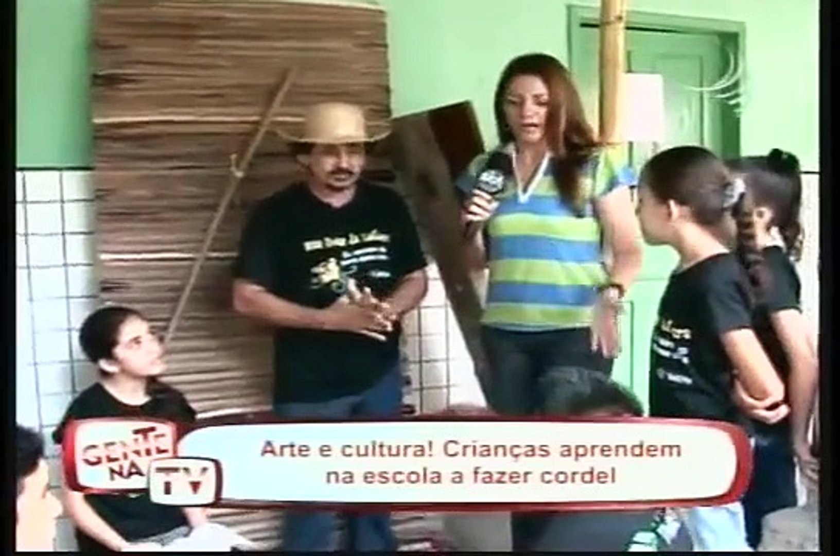 Arte e cultura! Crianças aprendem na escola a fazer cordel