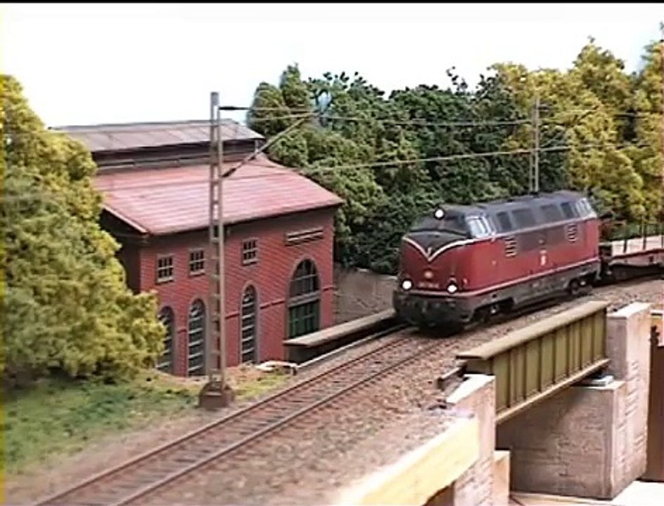 Roco 221 im 1:87-Stahlwerk