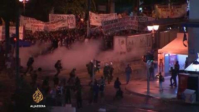 Violent clashes ahead of Greek vote on bailout deal