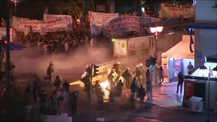 اشتباكات مع الشرطة اليونانية احتجاجا على خطة الإنقاذ