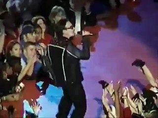 U2 Super Bowl halftime show 2002 - 9/11 tribute