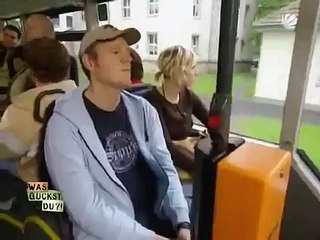 Was guckst Du - Yildirim will Platz im Bus