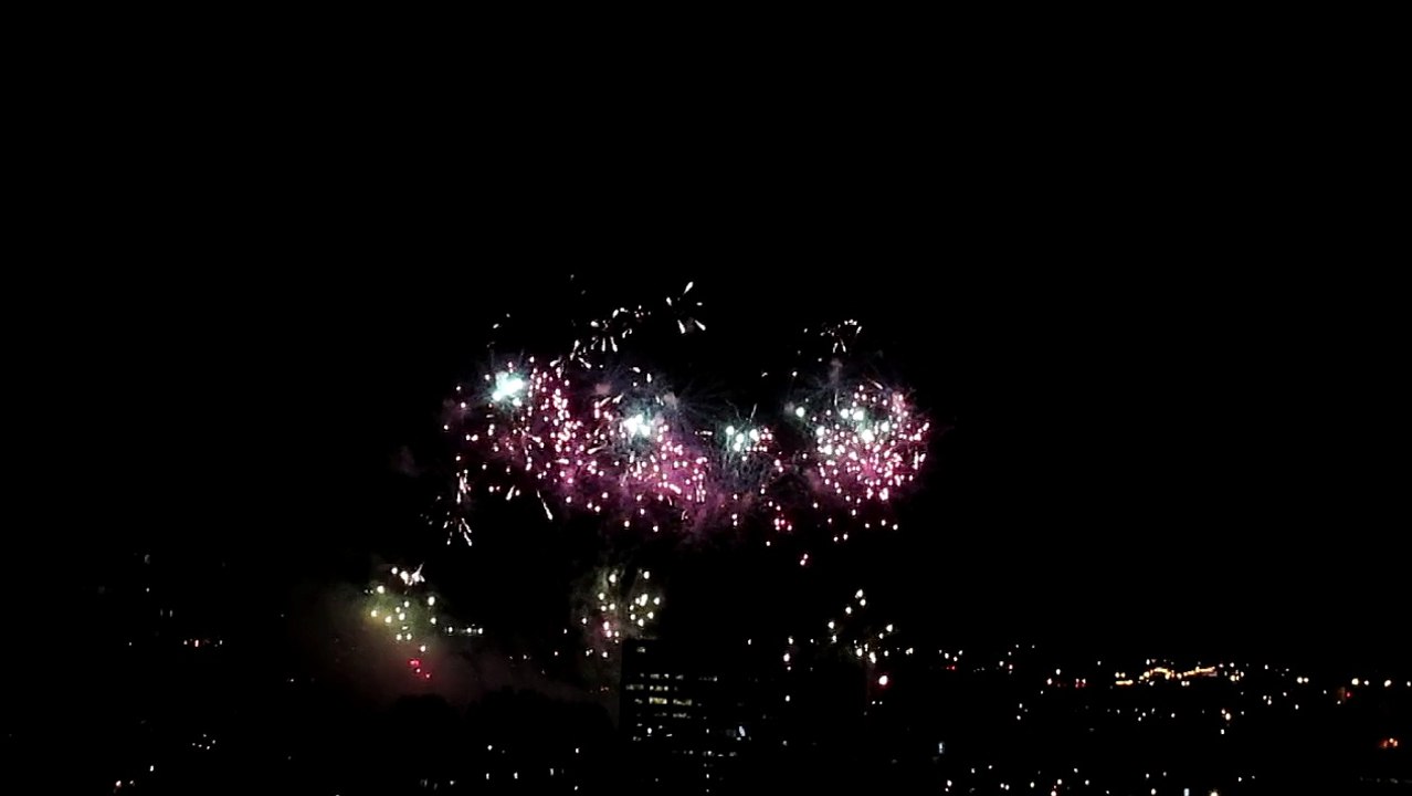 MVI_8223- feux d artifice du samedi 4 juillet 2015- l'Angleterre.1