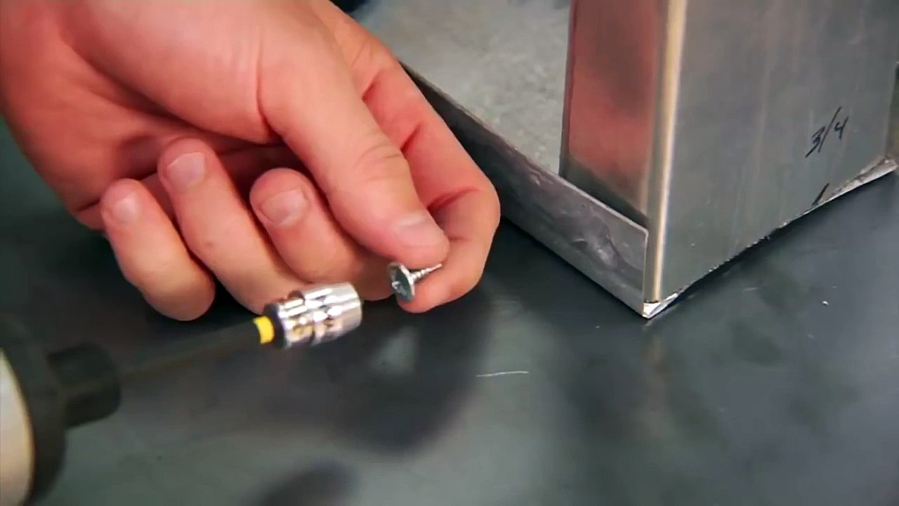 DeWalt magnetic screw lock system