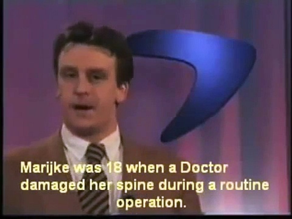 Boemerang Host Laughs at Guests