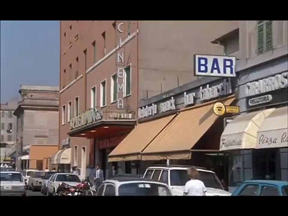 Fantozzi Va In Pensione : "Scena Cinema :Le Casalingue"