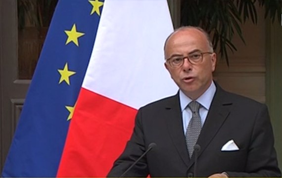 Cazeneuve : les quatre individus interpellés lundi «projetaient de commettre une action terroriste»