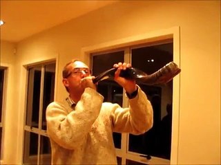 Andy & Phillip play the shofar Jul15