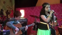 Foo Fighters Everlong covered live by 11yo kids is so great!