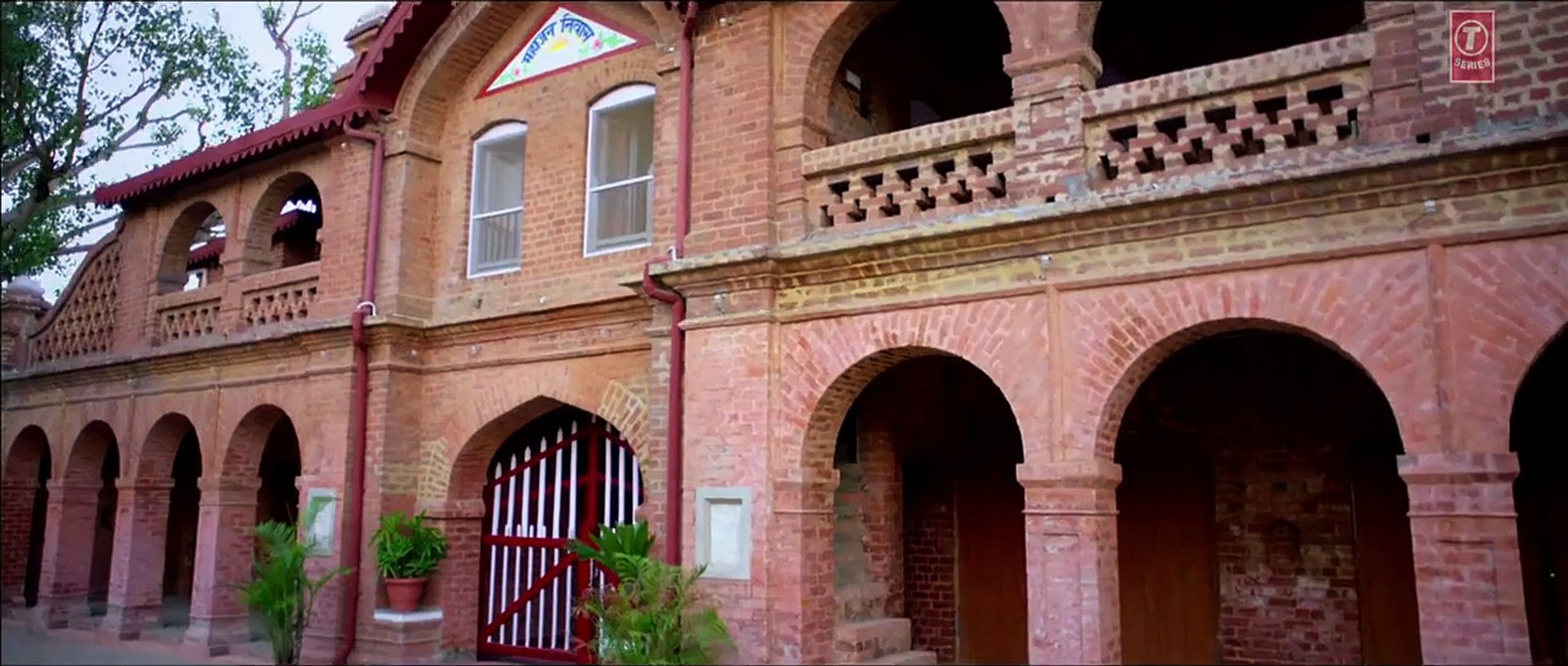 Baankey Ki Crazy Baraat New Hindi Movie Trailer [2015]