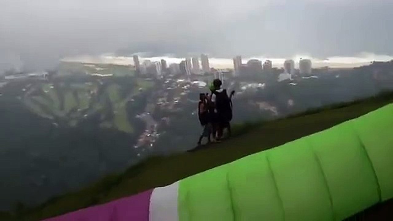 choc entre un deltaplane et un parapente