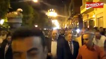 شوفو ردت فعل الناس لحظة وصول وزير الداخلية لشارع الحبيب بورقيبة