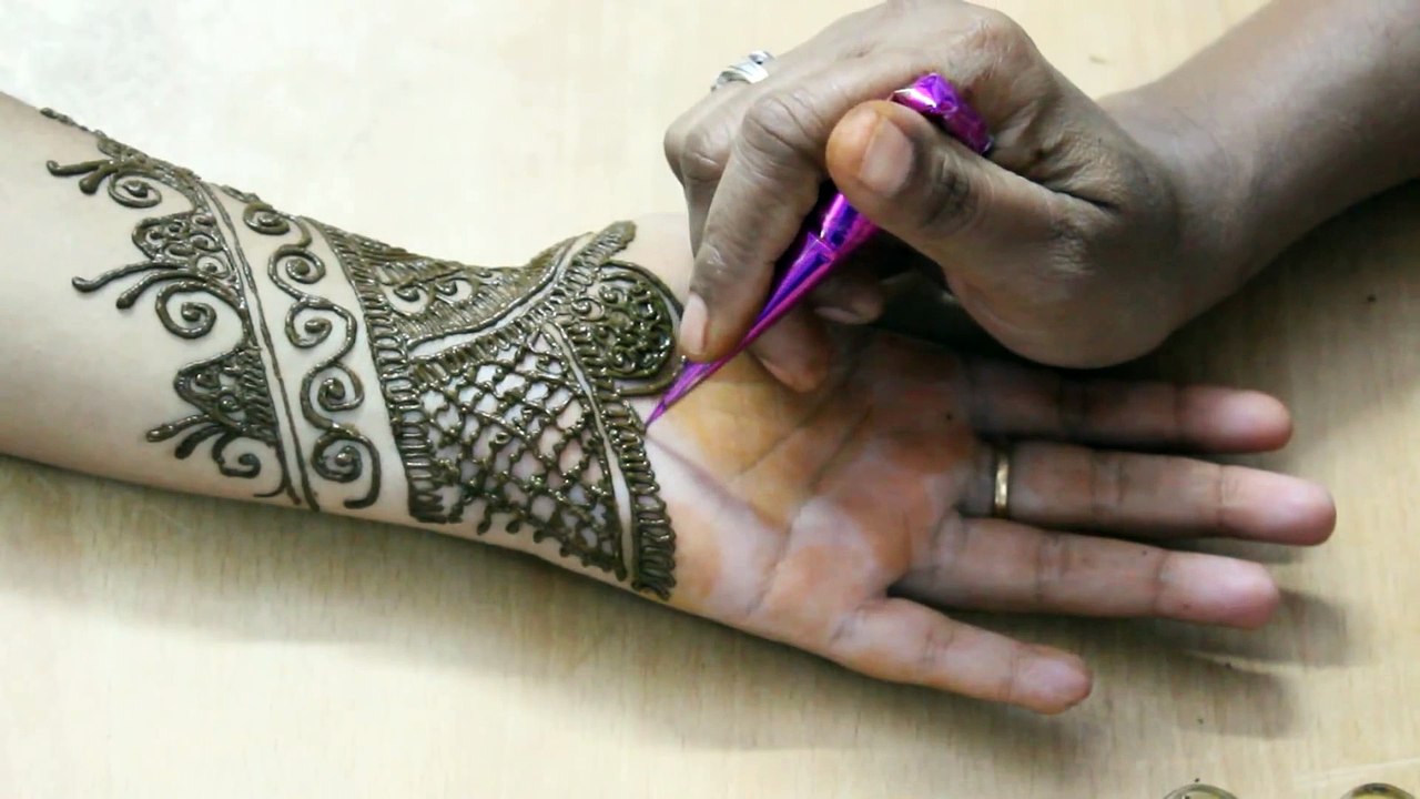 Roop Karma Mehndi Design for Eid 2
