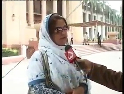 Pakistani Politicians trying to speak English ;)