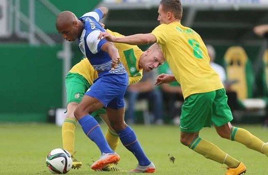 Yacine Brahimi cloue sur place un défenseur adverse !